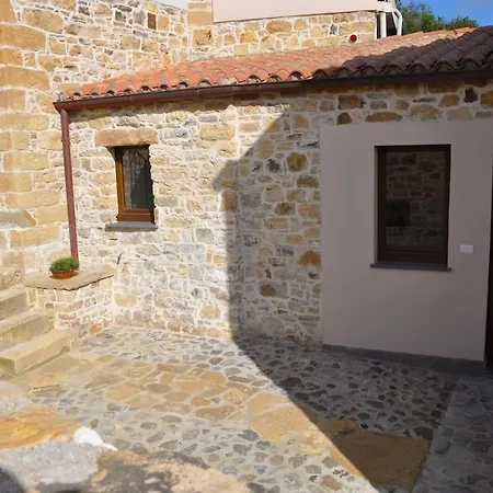 La Pietra Nel Borgo *