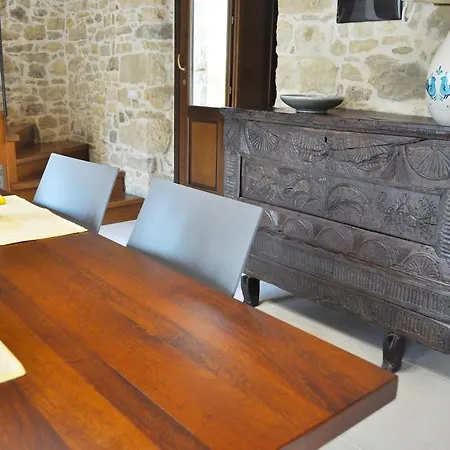 La Pietra Nel Borgo