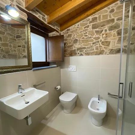 La Pietra Nel Borgo Collinas