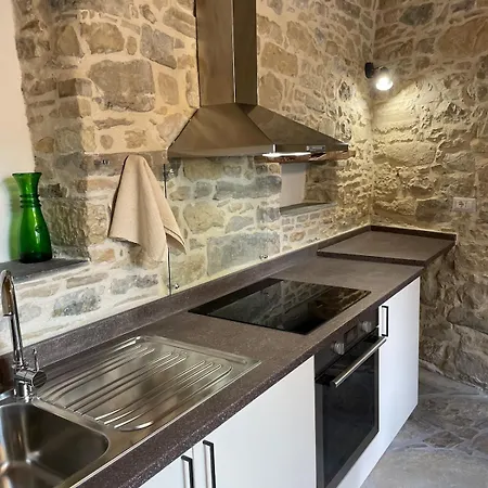 La Pietra Nel Borgo *