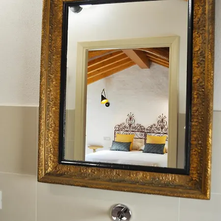 La Pietra Nel Borgo * Collinas