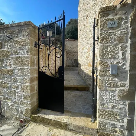 La Pietra Nel Borgo *