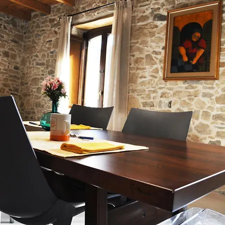 La Pietra Nel Borgo